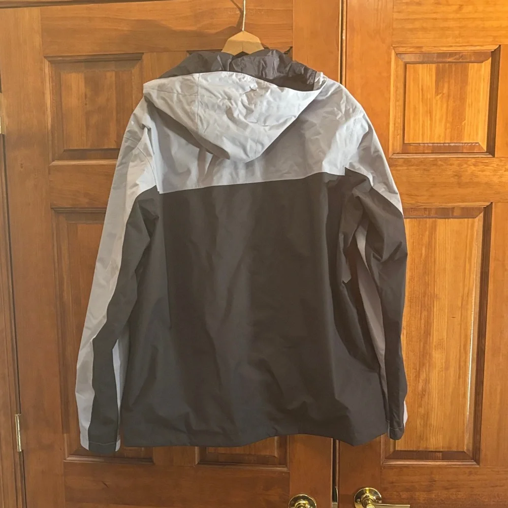 Columbia Gray and Black Ski Jacket - Picture 12 of 16